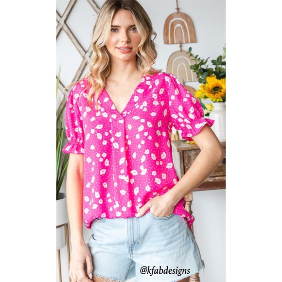 ❤️LAST 1! V Neck Fuchsia Floral Pattern Ruffle Sleeve Top! - Picture 2 of 6